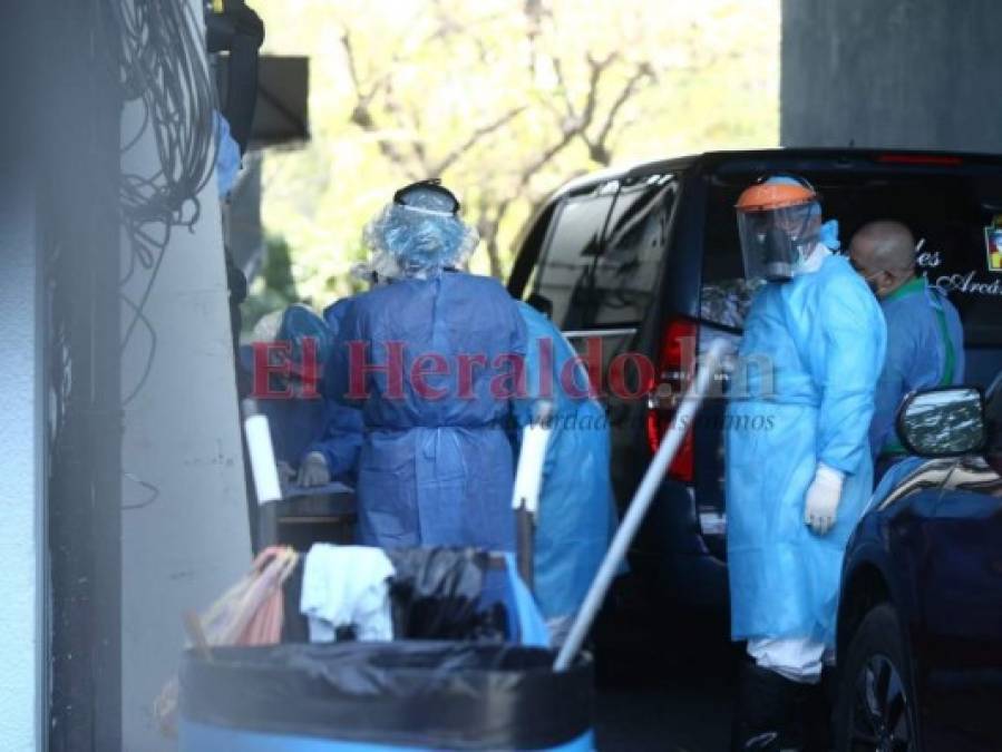 FOTOS: Retiran cadáver de primer muerto por coronavirus en Francisco Morazán