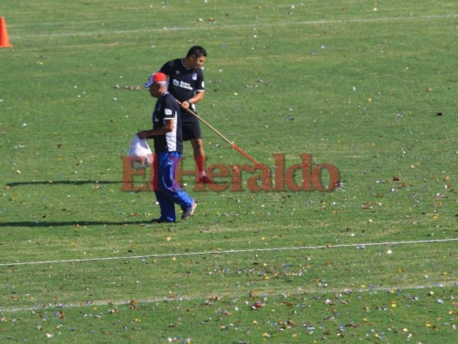 FOTOS: Lleno de basura amaneció el Estadio Nacional de Tegucigalpa tras la final Motagua vs Herediano por la Liga Concacaf