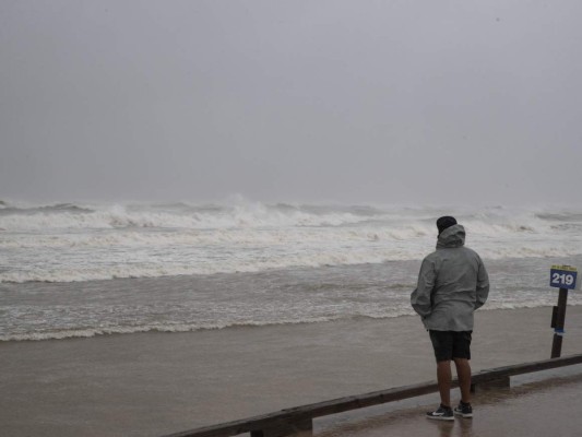 FOTOS: Huracán Hanna golpea fuerte a Texas, que ya lidia con pandemia