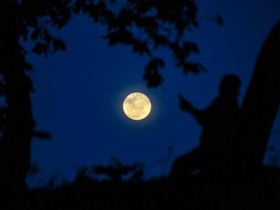 Espectacular 'Luna de lobos', el primer plenilunio del 2020