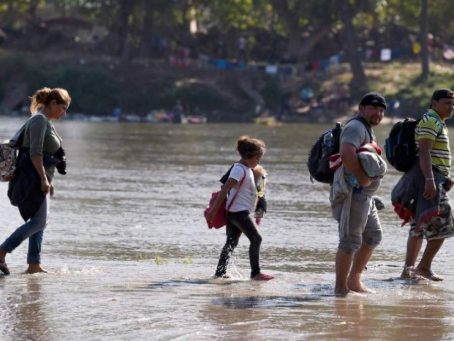 Migrantes entre la espada y la pared ¿Esperar cruzar a México o retornar al país?