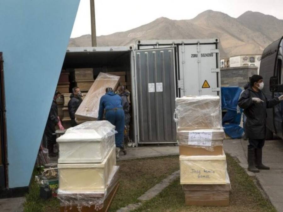 Cuerpos esperan varios días para ser enterrados en Bolivia (FOTOS)