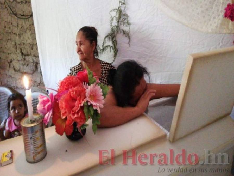 FOTOS: Desconsuelo y pena en velorio de niña presuntamente envenenada