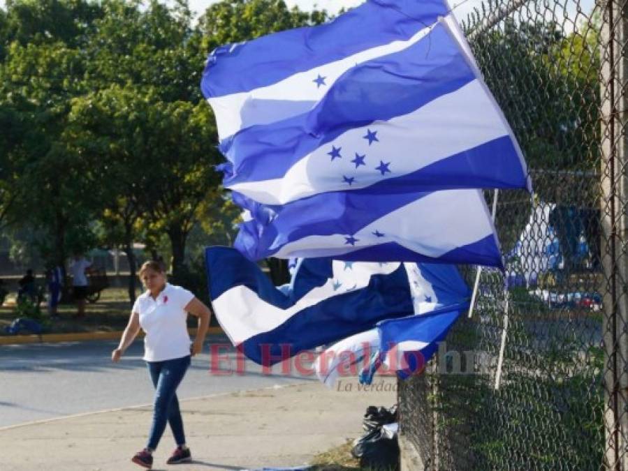 FOTOS: Sonrisas de los niños y banderas de la H predominan en el ambiente del Honduras vs Chile