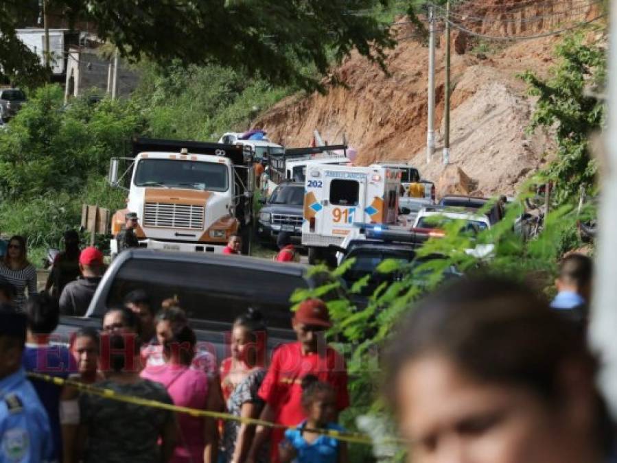 FOTOS: La escena de llanto y dolor que dejó el crimen contra cobrador y su esposa en aldea El Tablón de Tegucigalpa