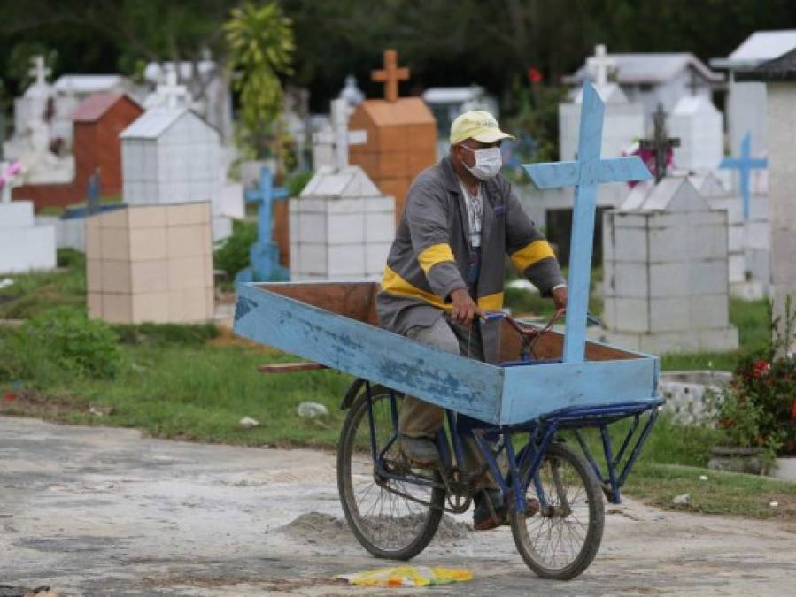 Ulisses, un sepulturero testigo de tragedia del Covid-19 en Amazonía