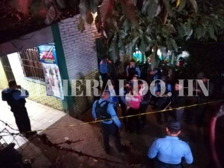 Dramáticas imágenes de parientes envueltos en llanto dejó asesinato de personas en un bar de El Carrizal número 2