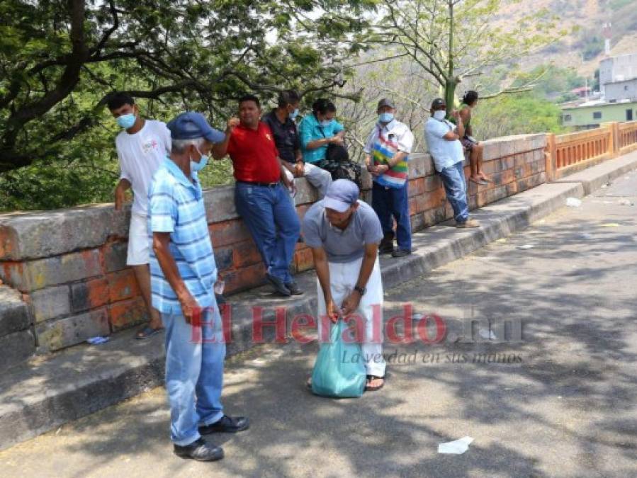 La travesía de hondureños que planean ir a vacunarse a El Salvador (FOTOS)  