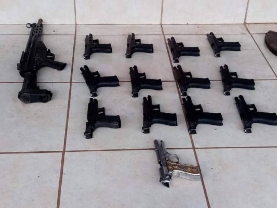 Droga, paquetes de dinero, AK-47 y AR-15: decomisos en Colón (FOTOS)