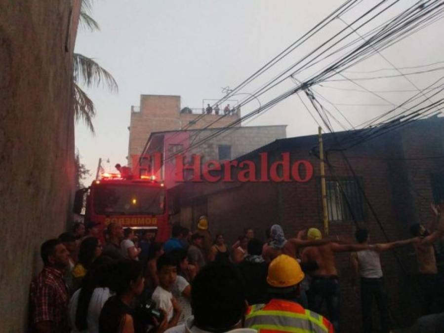 Seis viviendas quemadas: Imágenes del incendio ocurrido este viernes en el barrio La Guasalona de Comayagüela