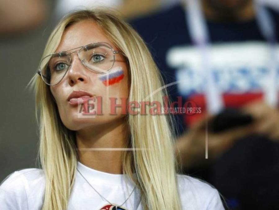 Bellas mujeres despiden los cuartos de final en el Rusia vs Croacia