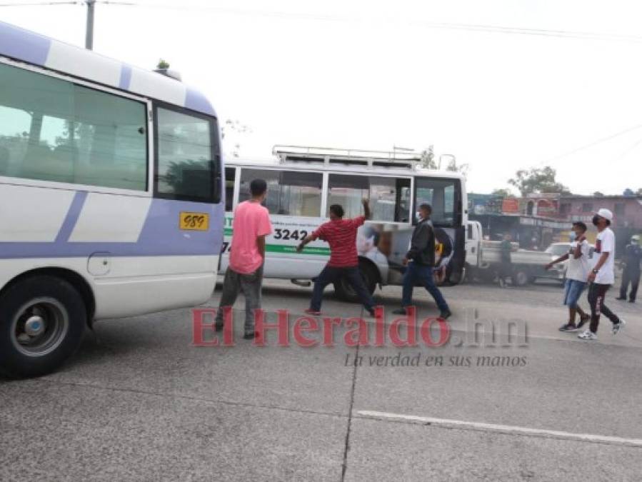 Paro de transporte público provoca enfrentamientos y caos en la capital (FOTOS)