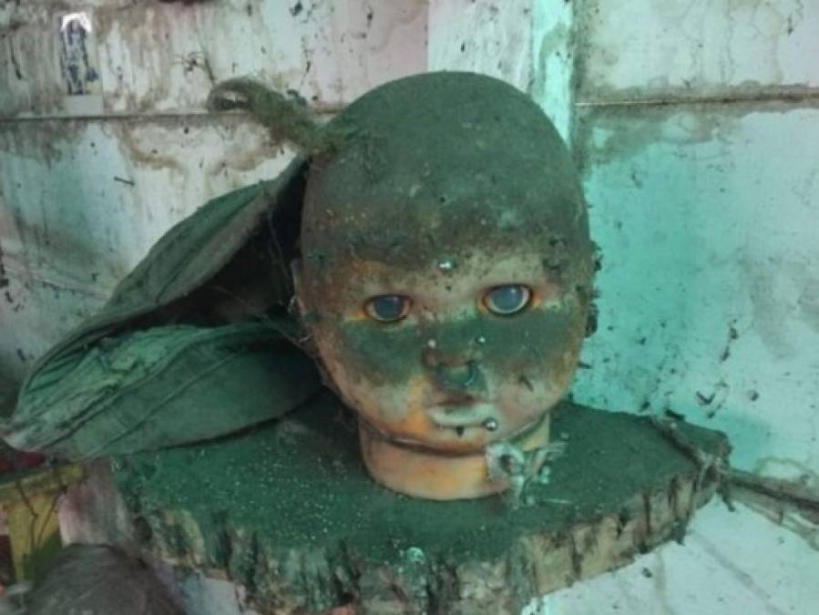 Así es la tenebrosa 'Isla de las muñecas' en Xochimilco, México