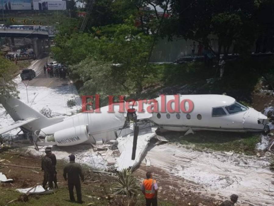 Impactantes imágenes de la avioneta que se salió de la pista en el Aeropuerto Toncontín en Tegucigalpa