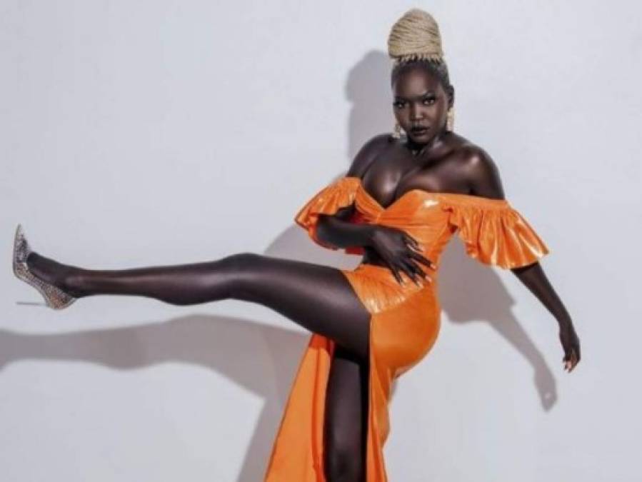 Nyakim Gatwech, la guapa modelo con la piel más oscura del mundo