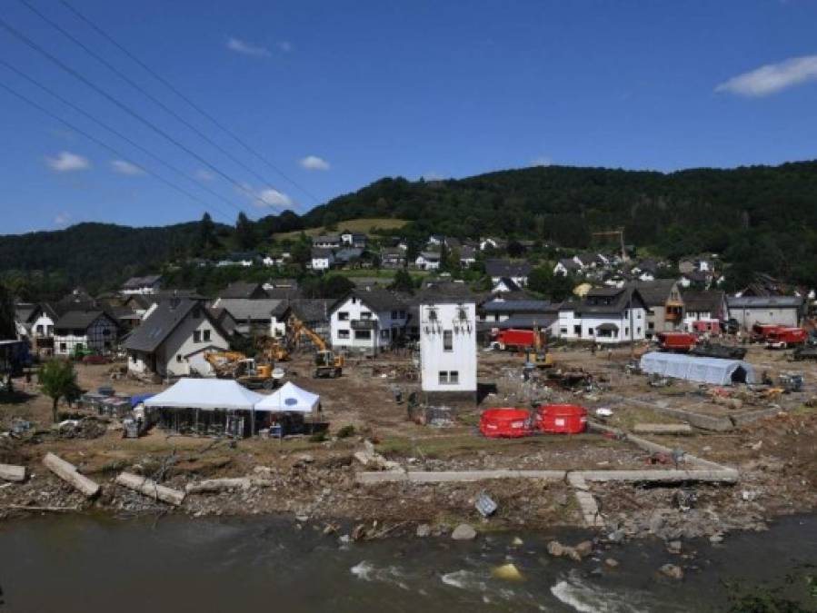 Fotos del recorrido de Merkel por zonas de Europa devastadas por inundaciones
