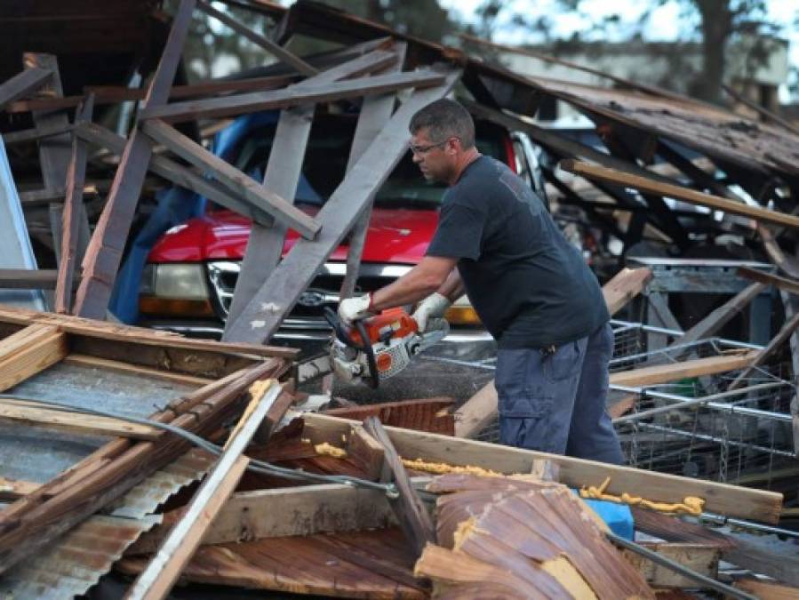 Dolor y devastación por el huracán Laura en el sur de EEUU (FOTOS)