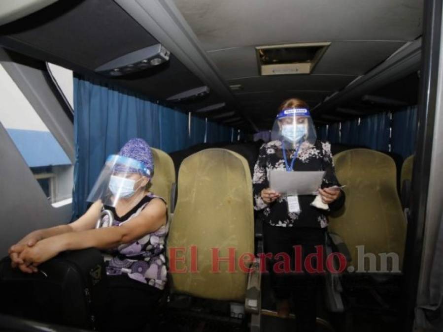 FOTOS: Estrictas medidas de bioseguridad y pocos pasajeros en buses interurbanos