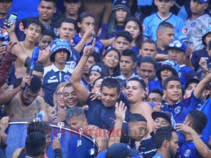 FOTOS: Así vivió Amado Guevara la final con la barra Azul