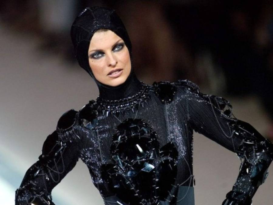 'Quedé permanentemente deformada': exmodelo Linda Evangelista rompe el silencio tras procedimiento estético