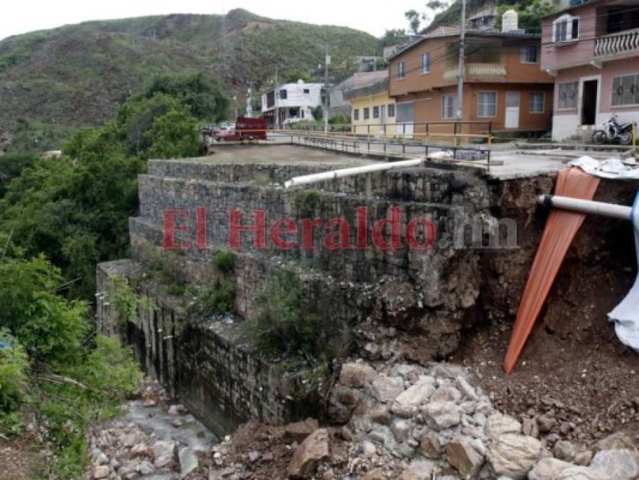 FOTOS: Lluvias provocan severos daños en vivendas y carreteras de la capital