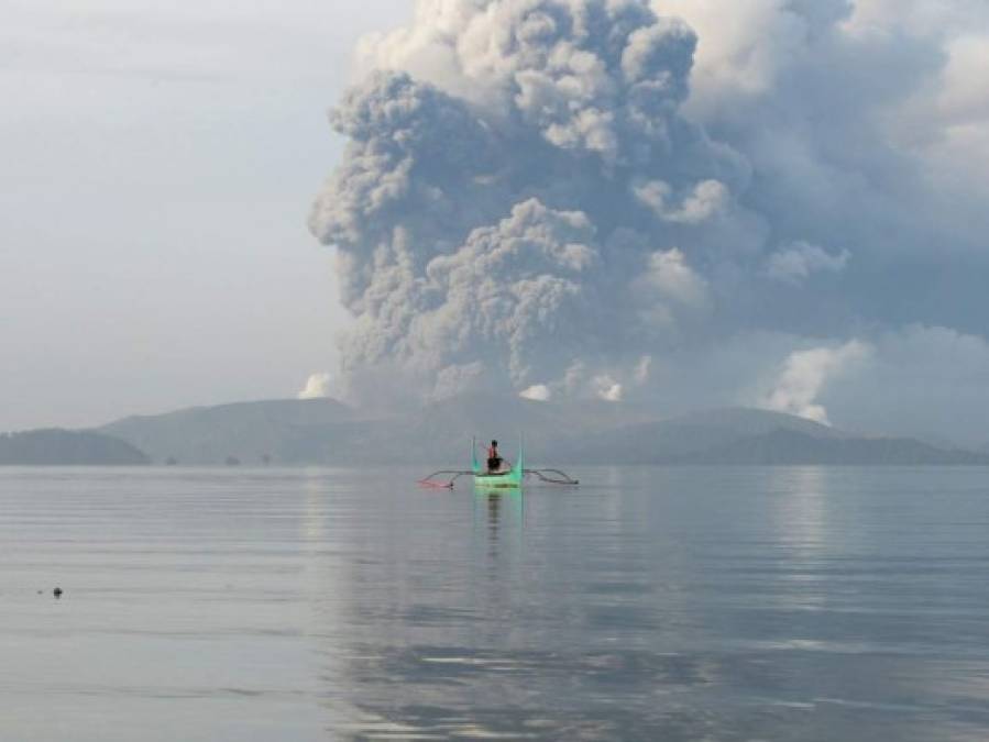 La imponente y terrorífica columna de cenizas del volcán en Filipinas