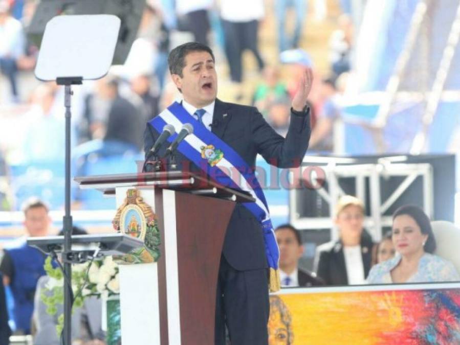 Así recibió Juan Orlando Hernández la banda presidencial del período 2018-2022