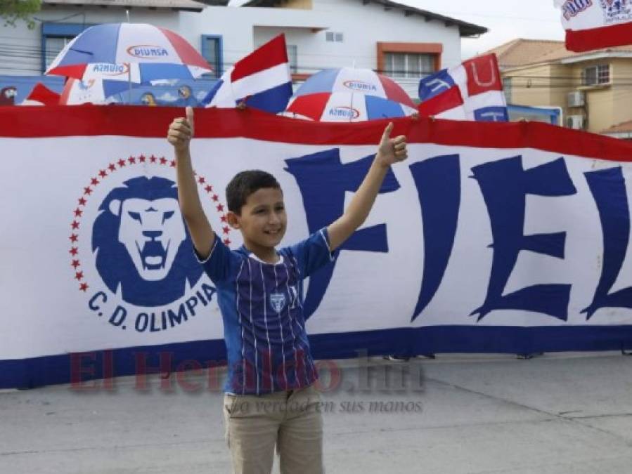 FOTOS: La Ultra Fiel pinta de tricolor las calles sampedranas en apoyo al León