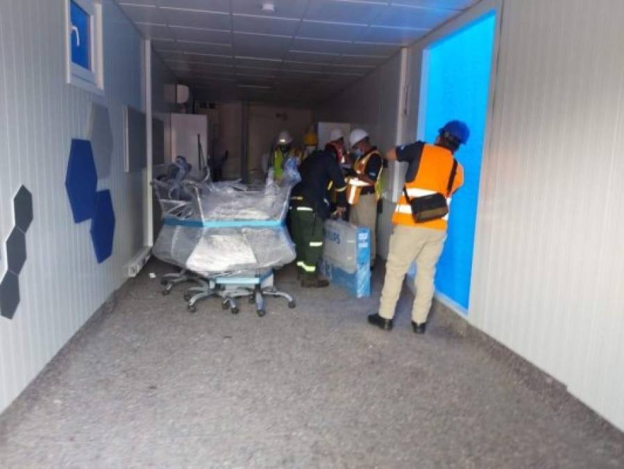 Así avanza la inspección física de 68 contenedores de los dos hospitales móviles (FOTOS)