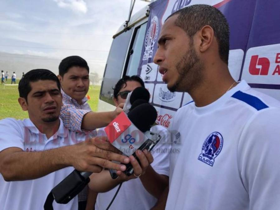 FOTOS: Vestido de blanco y muy sonriente, así llegó Eddie Hernández al entrenamiento de Olimpia