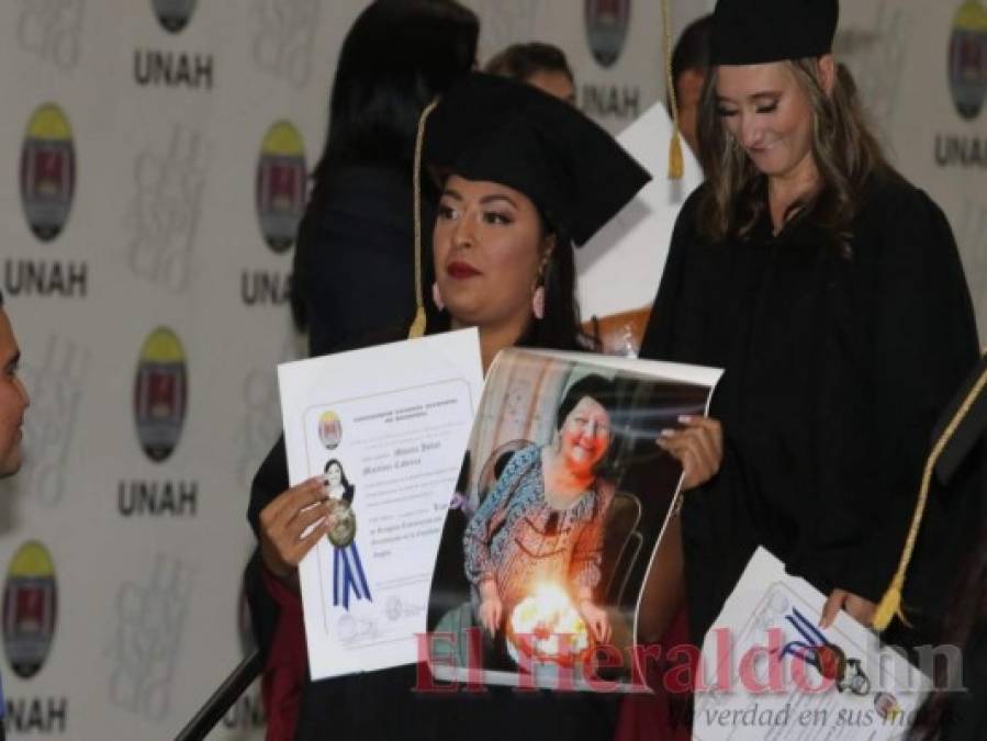 FOTOS: Llenos de ilusiones, 1,280 profesionales se graduaron en la UNAH