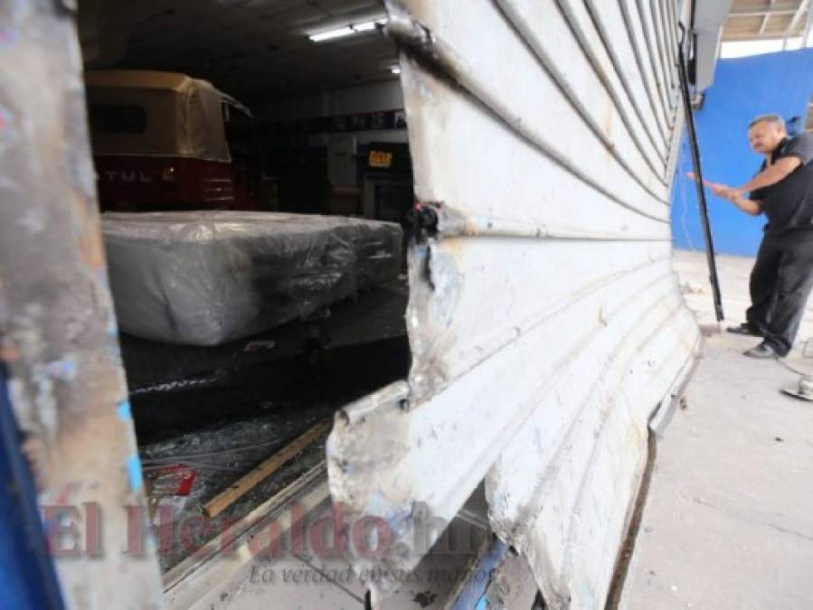 Destrozos, caos y pérdidas, así quedaron las tiendas saqueadas en la capital hondureña