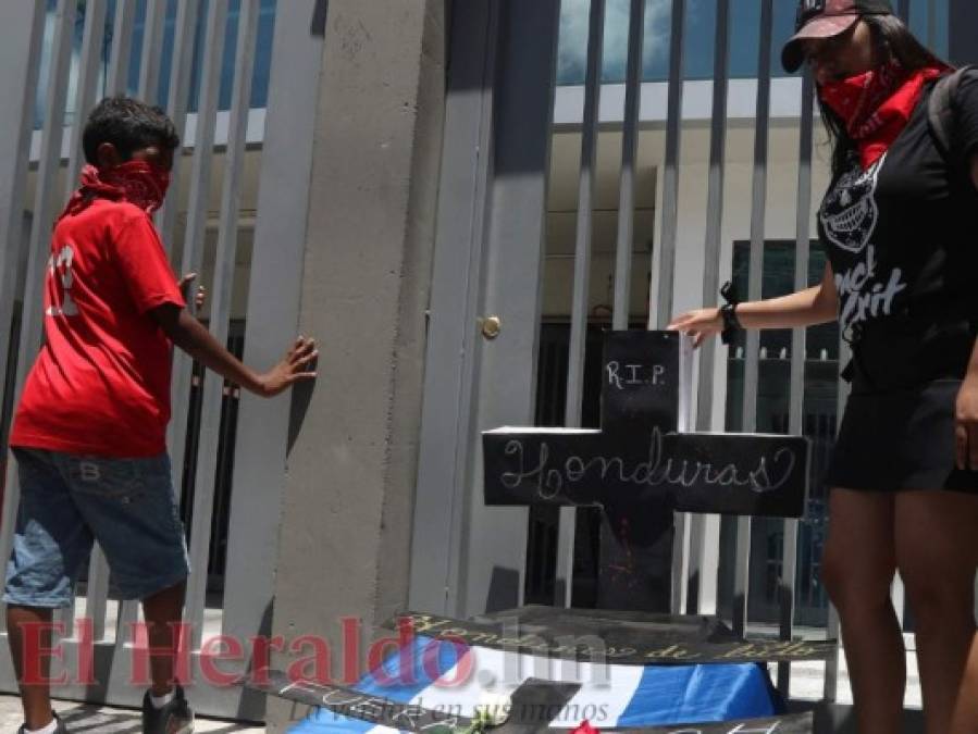 FOTOS: Impactantes imágenes captadas durante manifestación de la Plataforma de Salud y Educación en la capital de Honduras