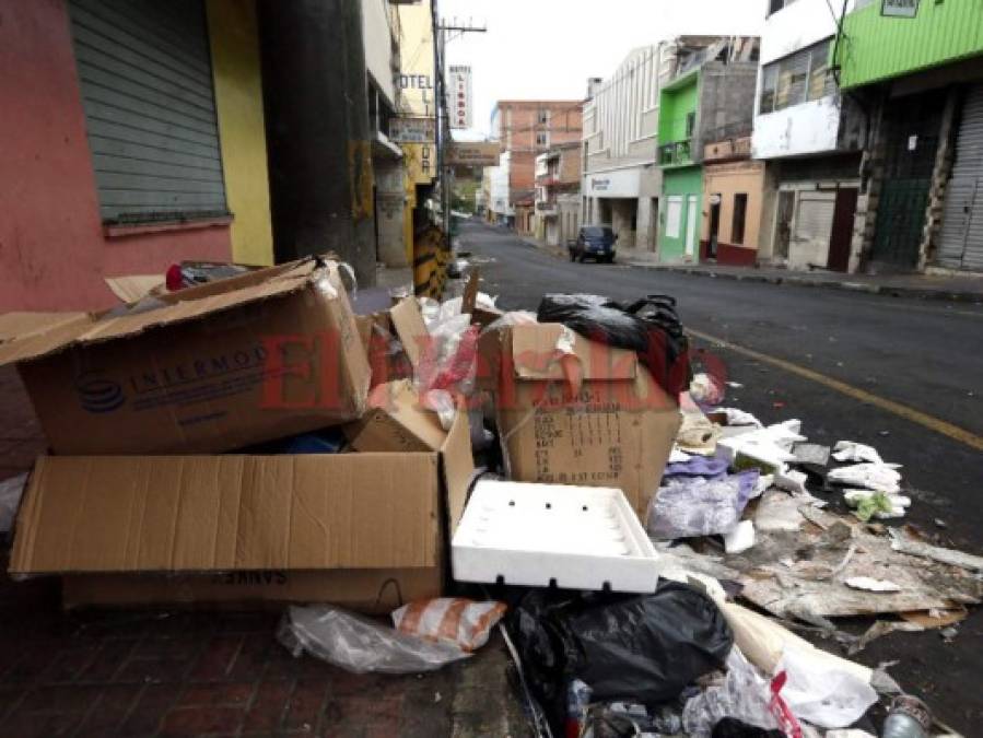 FOTOS: Mercados de Comayagüela amanecen inundados de basura en Navidad, después del 24 de diciembre
