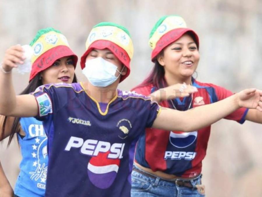 Los rostros de la pasión. Así han llegado los hinchas de Motagua al Nacional para la final