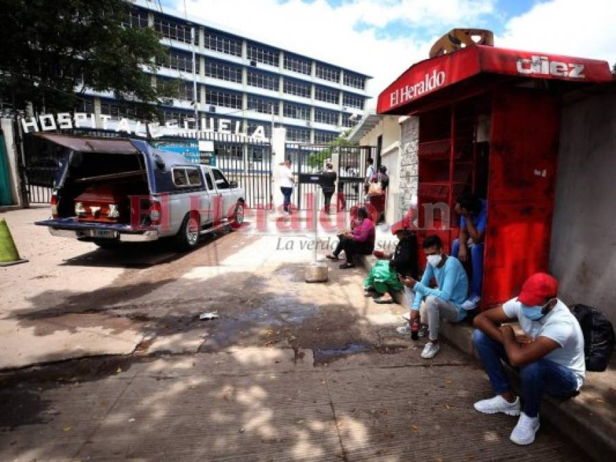 Centros de triaje vacíos e intensas labores de brigadas médicas en la capital (FOTOS)