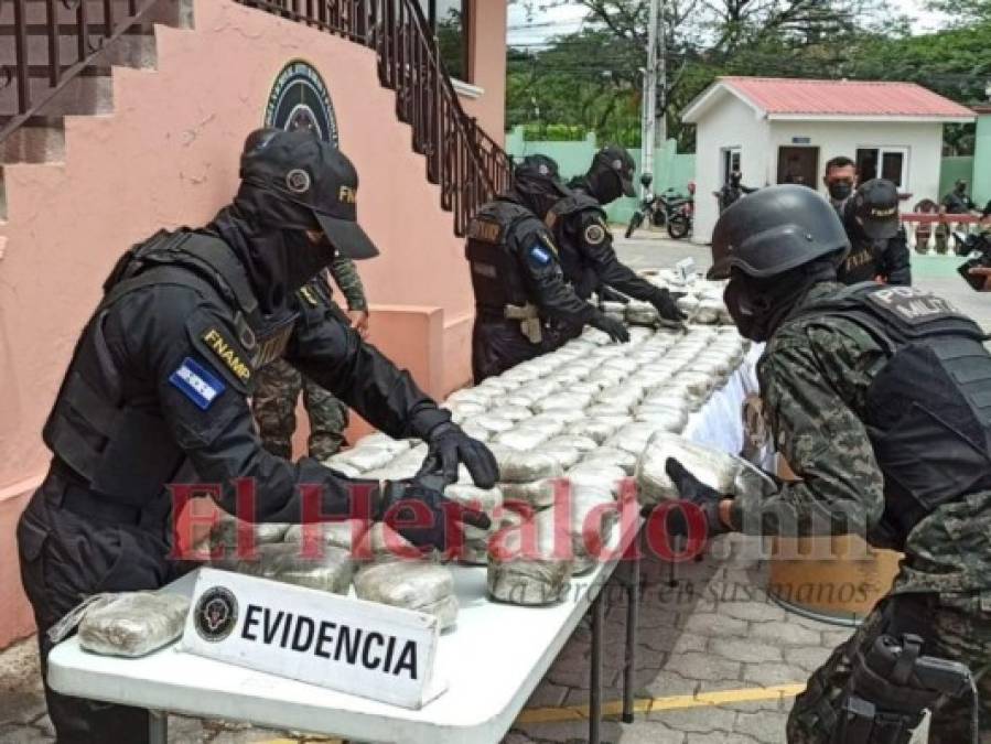 Así fue el millonario decomiso de droga dentro de barriles en El Pedregal