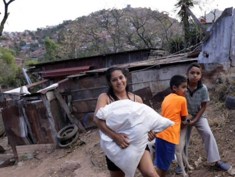 FOTOS: Así fue el segundo día de distribución del 'saco solidario'