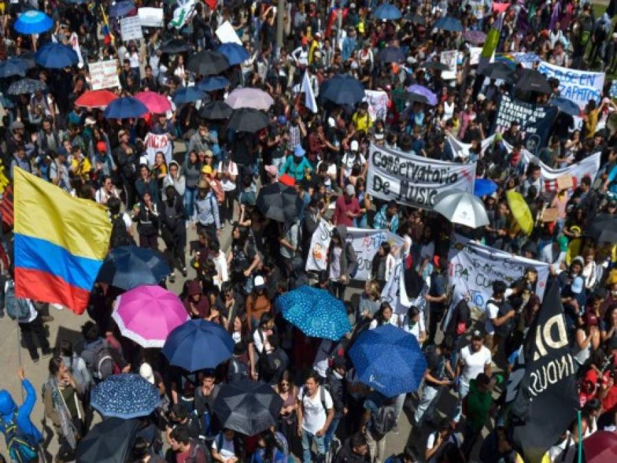 FOTOS: Miles marchan en tercer día de paro nacional contra Iván Duque  