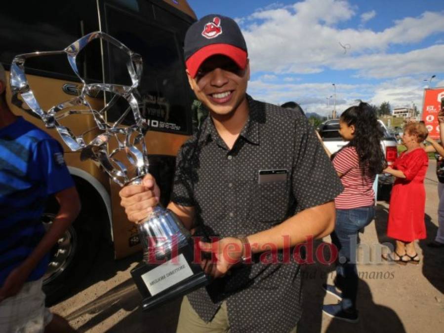 FOTOS: El emotivo recibimiento a la Banda Juvenil 504 tras ganar tres importantes premios en Italia