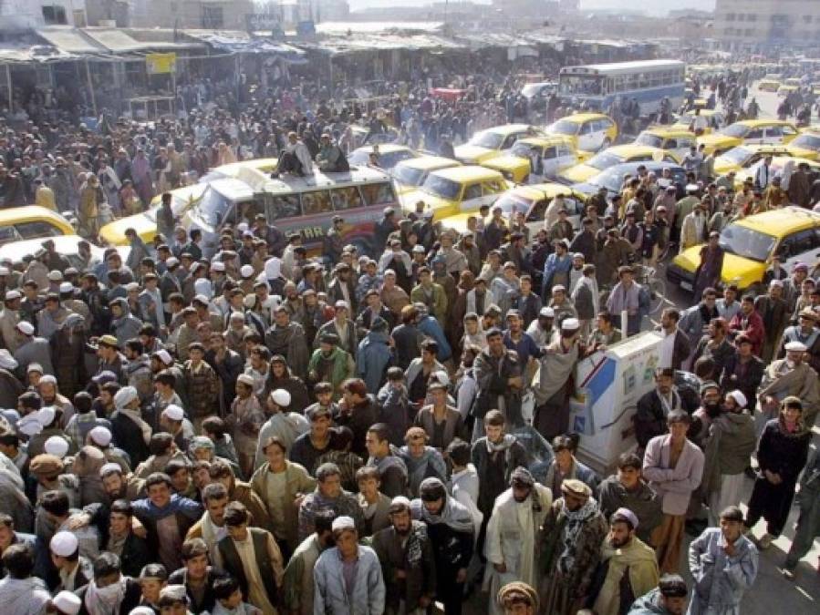 Decenas de muertos y cientos de heridos tras el ataque en las afueras del aeropuerto de Kabul, Afganistán