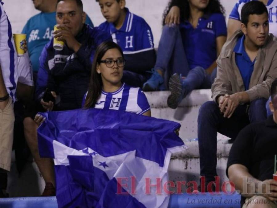FOTOS: Bellas hondureñas presentes en el duelo Honduras vs Trinidad y Tobago