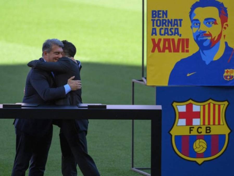 Así fue el regreso de Xavi Hernández al Camp Nou como nuevo entrenador del Barcelona