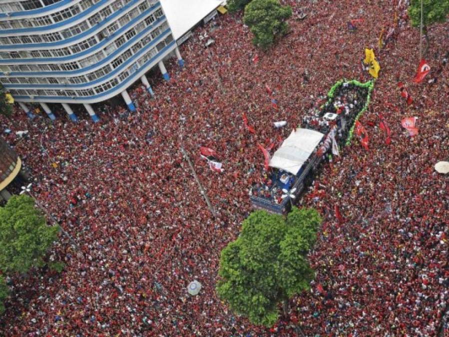 FOTOS: El multitudinario recibimiento de los hinchas al Flamengo luego de ganar la Copa Libertadores