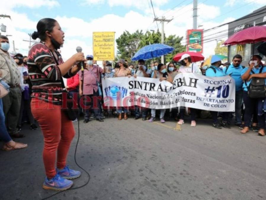 Miles de maestros Proheco protestan por su permanencia en la capital (FOTOS)