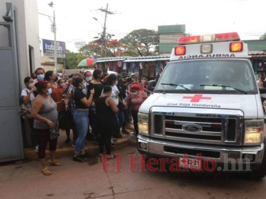 Angustia, llanto y empujones: el drama de familiares de reclusos heridos en La Tolva