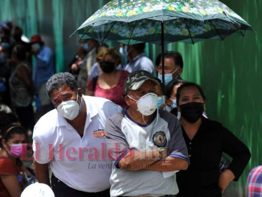 Largas filas y aglomeración: así inició la quinta jornada de vacunación en Tegucigalpa