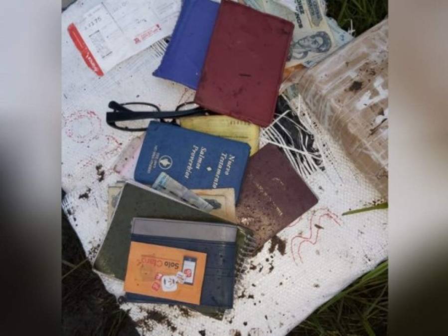 Una Biblia, drogas y un mensaje sobre el medio ambiente: Lo hallado en narcoavioneta en La Mosquitia (FOTOS)
