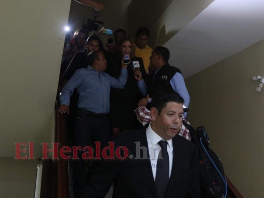FOTOS: La salida triunfal de Lena Gutiérrez de los juzgados tras fallo a su favor