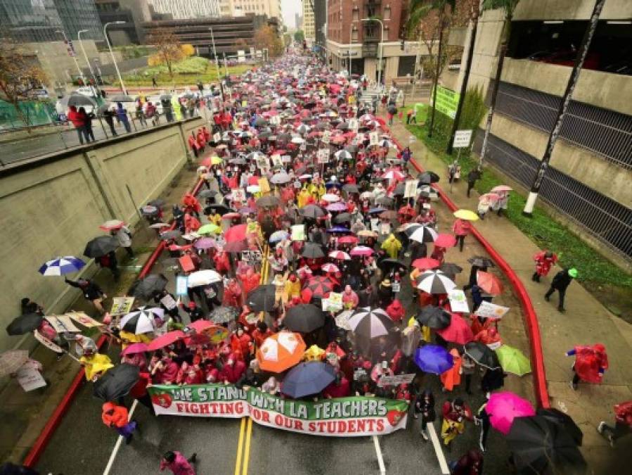 La imágenes que dejó la masiva huelga de maestros en Los Ángeles, la primera en 30 años